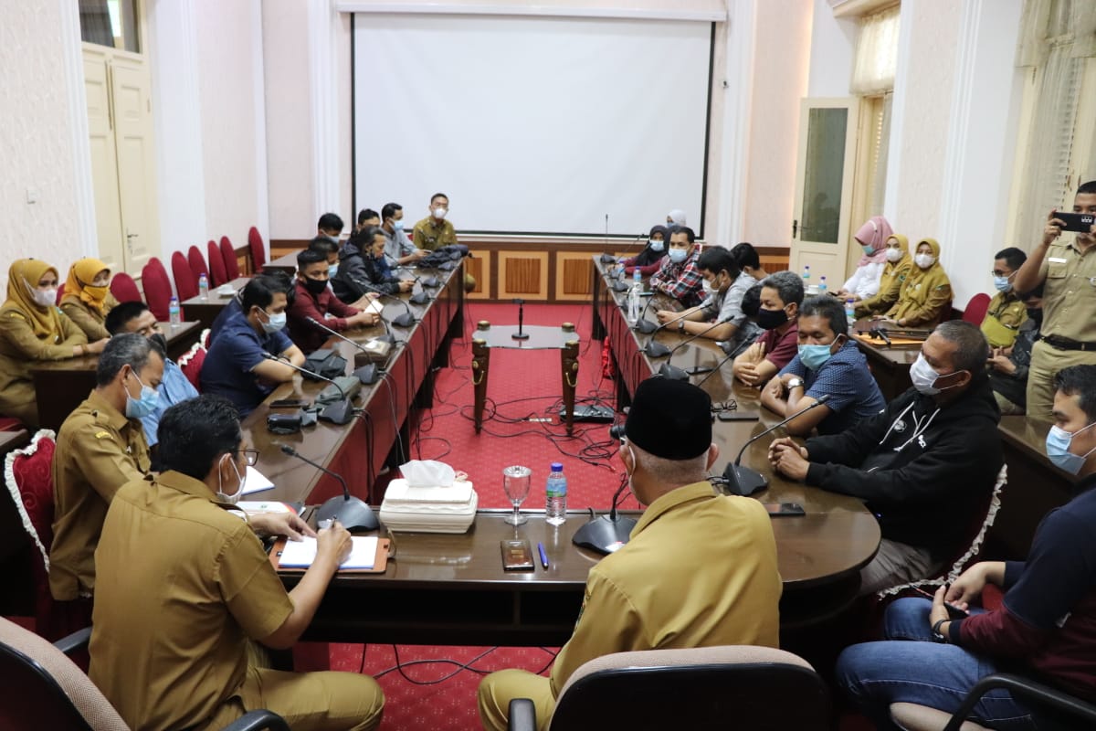 Gubernur Sumatera Barat, Mahyeldi saat silaturahmi bersama wartawan dan pimpinan media di Sumatera Barat | Semangatnews