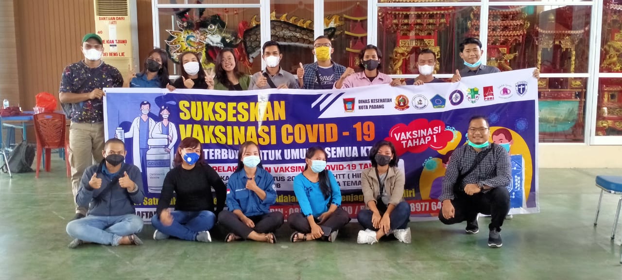 Pelaksanaan vaksinasi massal dari Naposo PSBI Sumbar. (Foto: Dok. Istimewa)