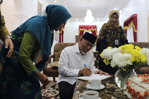 Gubernur Mahyeldi Pertama Didata Registrasi Sosial Ekonomi 2022