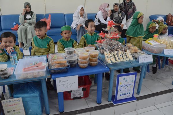 Perguruan Diniyyah Puteri menggelar Market Day