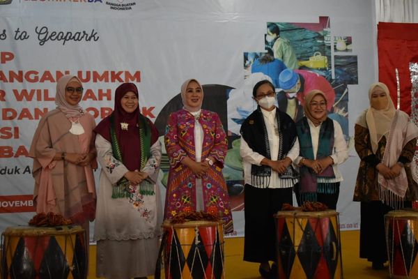 pelatihan kepada Usaha Mikro, Kecil, dan Menengah (UMKM) di Kawasan Geopark Nasional Sawahlunto