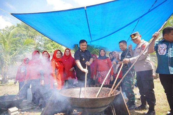 Dharmasraya Kirim 1,5 Ton Rendang untuk Korban Gempa Cianjur
