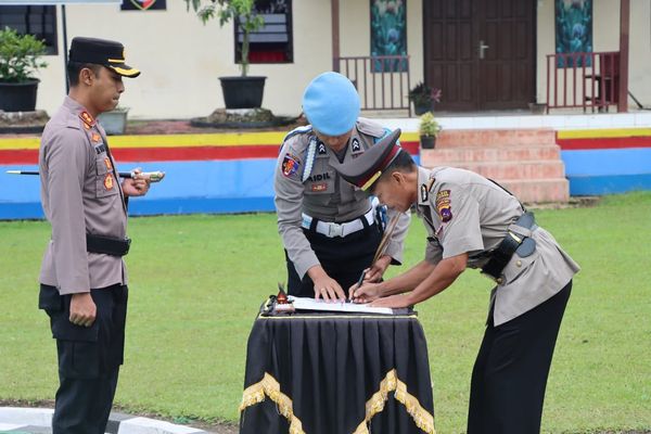 Kapolres Tanah Datar Pimpin Sertijab Kasi Humas dan Kapolsek Rambatan