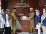 Kominfo Padang Panjang Salurkan Bantuan ke Kampung Manggis