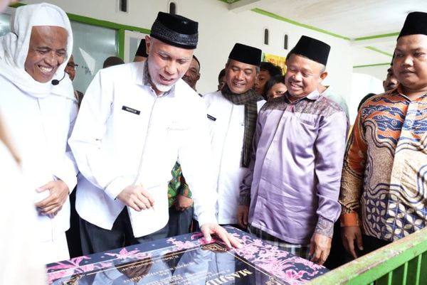 Buya Mahyeldi Resmikan Masjid Al Furqon di Simpang Tigo Banda Luruih Aia Pacah