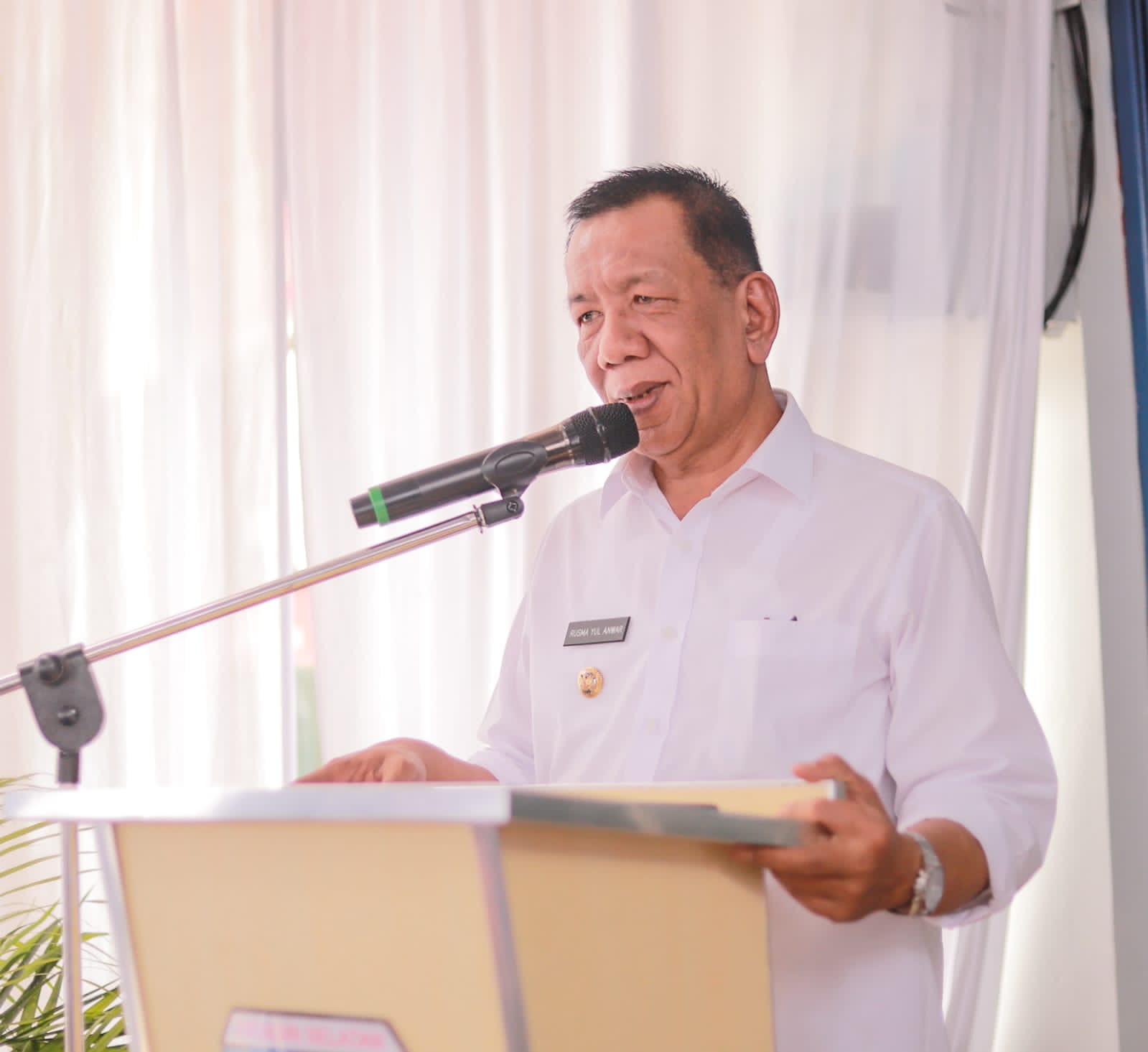 Bupati Rusma Yul Anwar Terima Award Penggerak Pendidikan