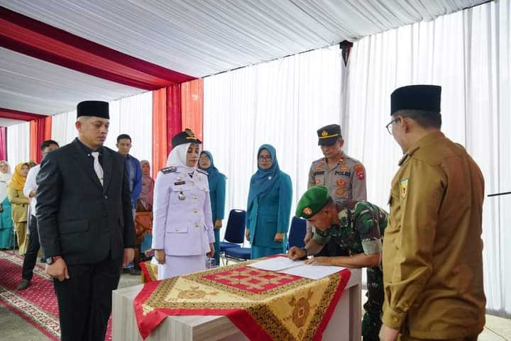 Camat Rambatan Roza Melfita, S.STP