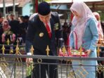 Pemkab Anjangsana Tabur Bunga ke Makam Bupati Pertama Dharmasraya