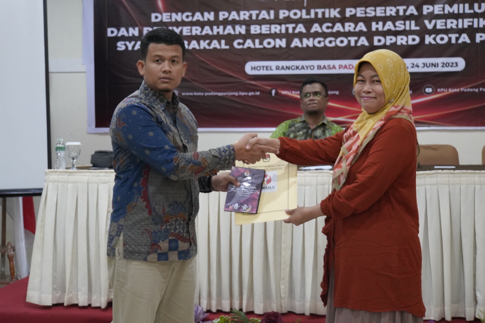 KPU Serahkan Hasil Verifikasi Bakal Calon Anggota DPRD ke Parpol