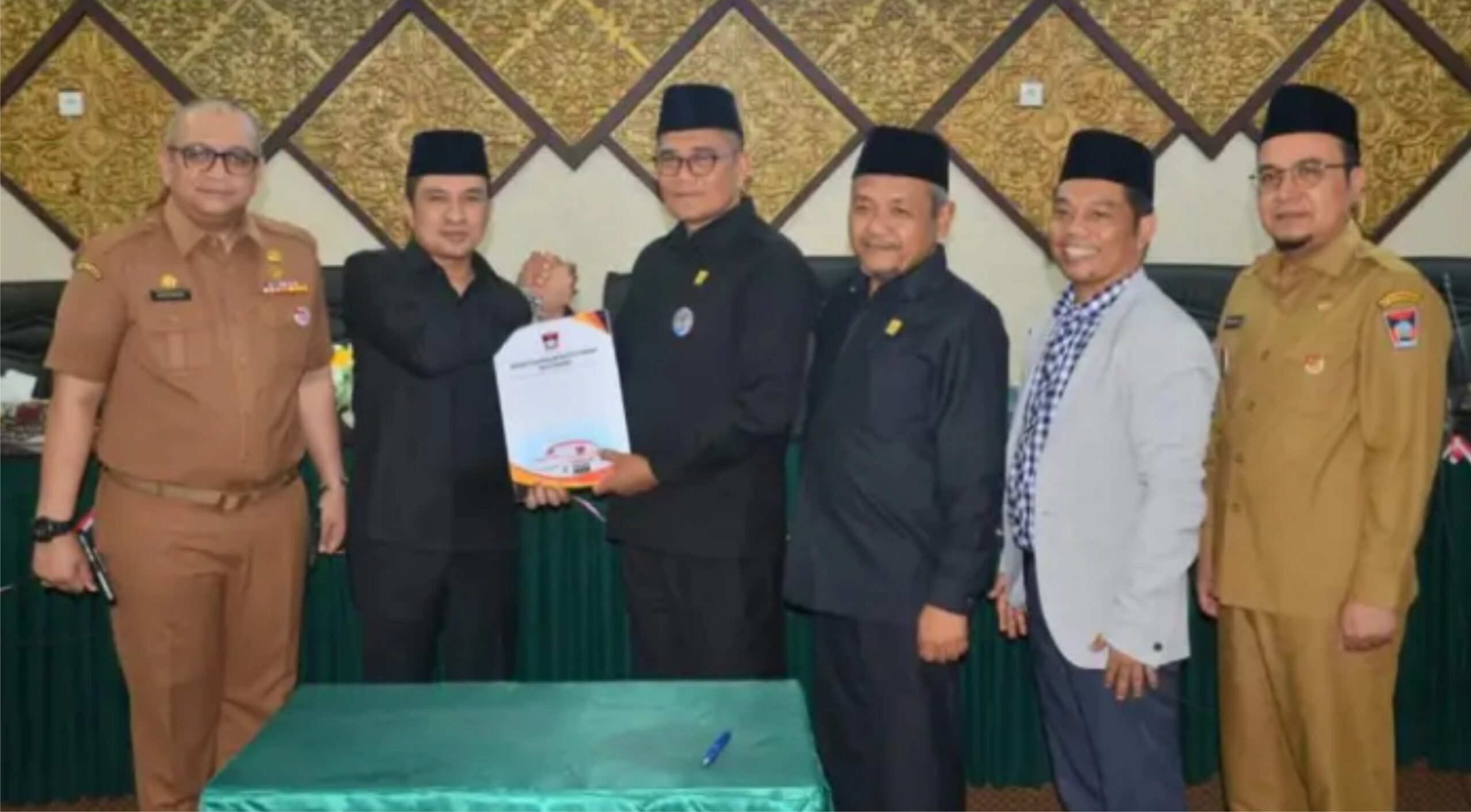 DPRD Kota Padang Gelar Paripurna Fraksi Menyampaikan Pendapat Akhir Terhadap SOTK