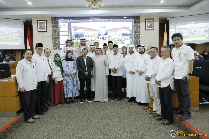 Kementerian Pendidikan Arab Saudi Kunjungi Universitas Negeri Padang