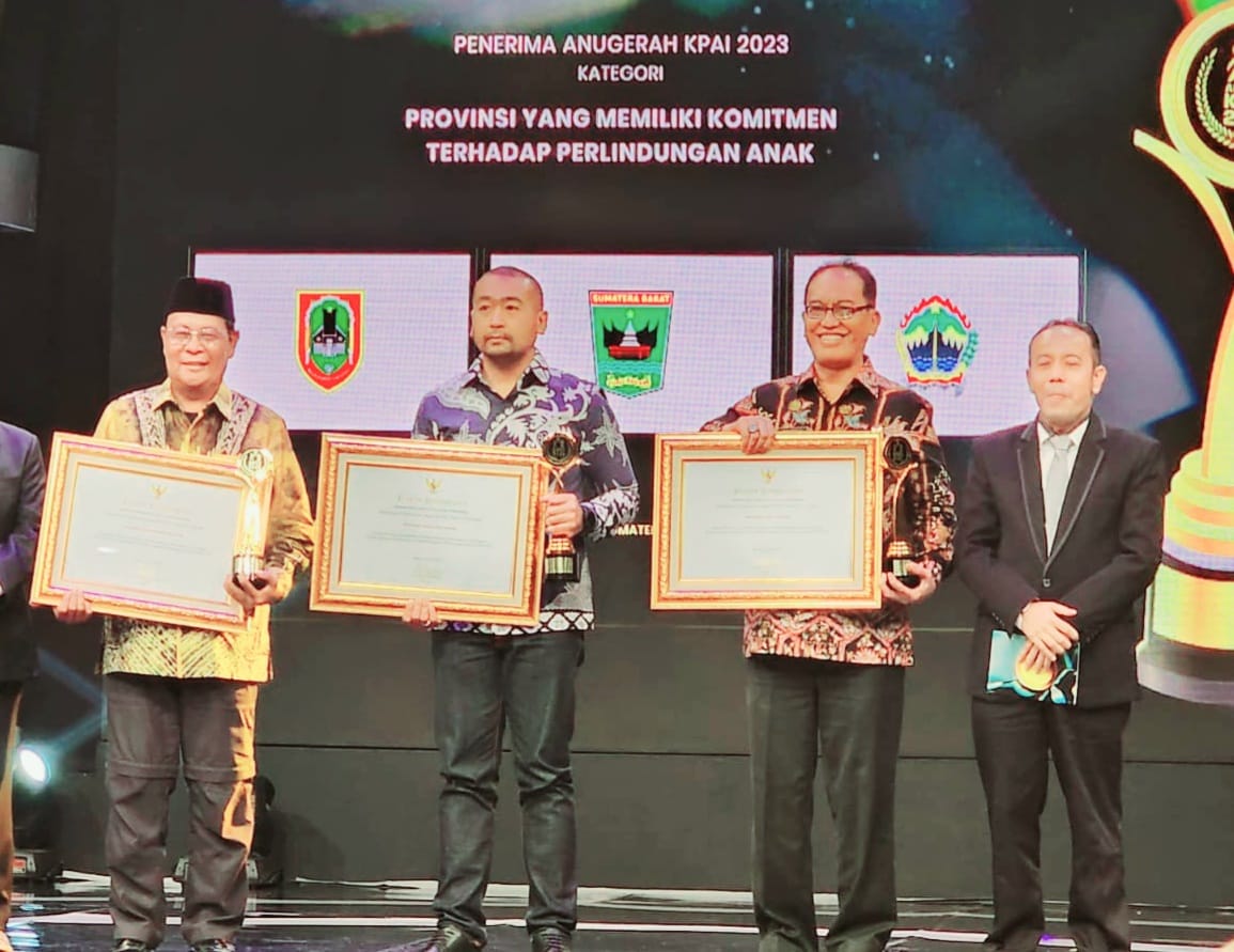 Audy Joinaldy menerima penghargaan Anugerah KPAI 2023