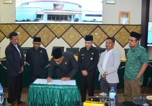 DPRD Kota Padang dan Pemko Padang Sahkan Perda No.7 Tahun 2023