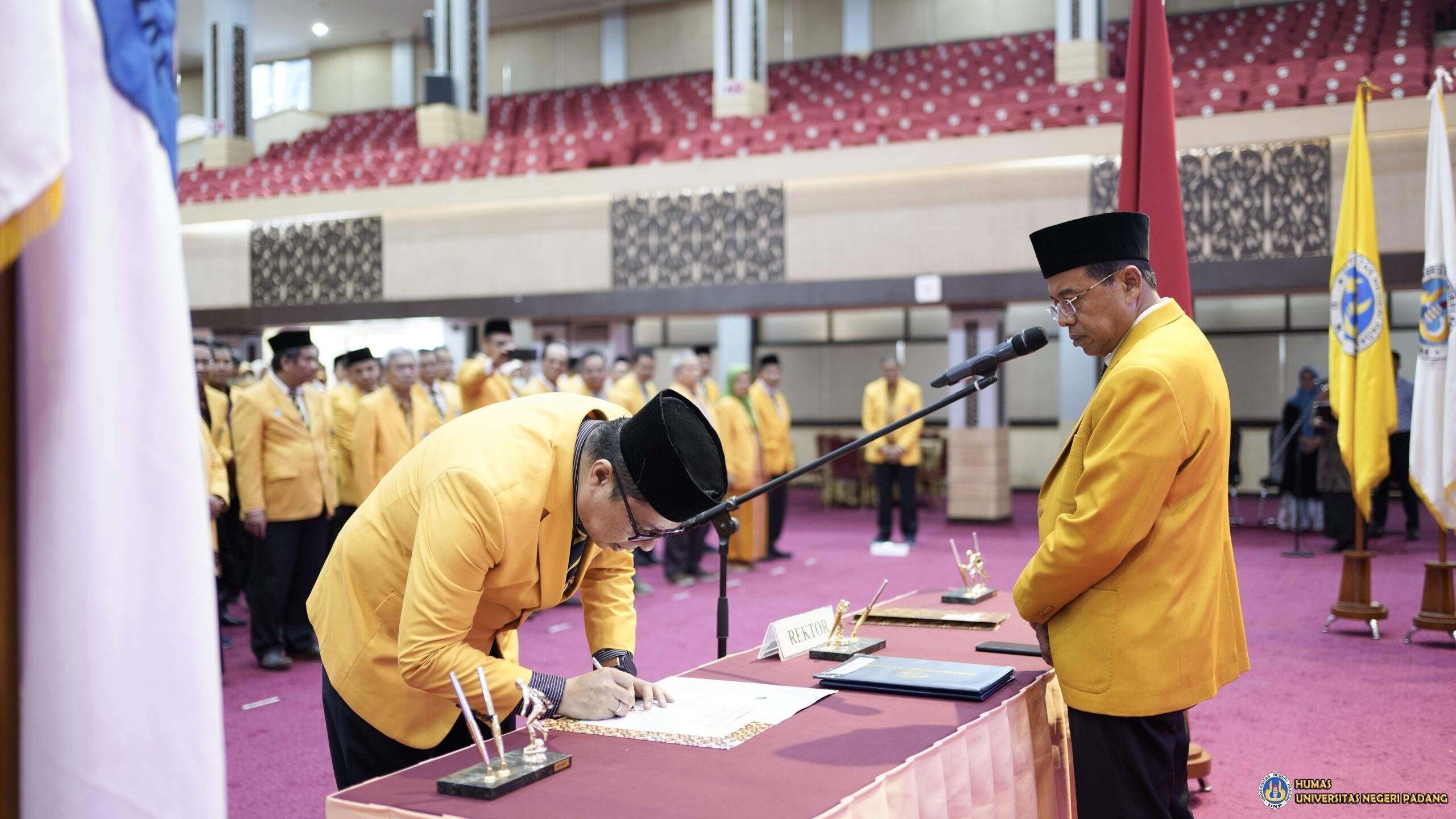 Universitas Negeri Padang Lantik 31 Pejabat baru dan Pengukuhan 308 Pejabat lama PTN BH UNP
