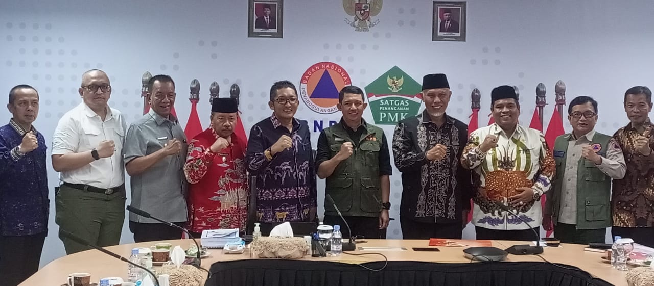 Bupati Rusma Yul Anwar Paparkan Data Infrastruktur Pesisir Selatan Rusak Akibat Bencana Alam Kepada BNPB