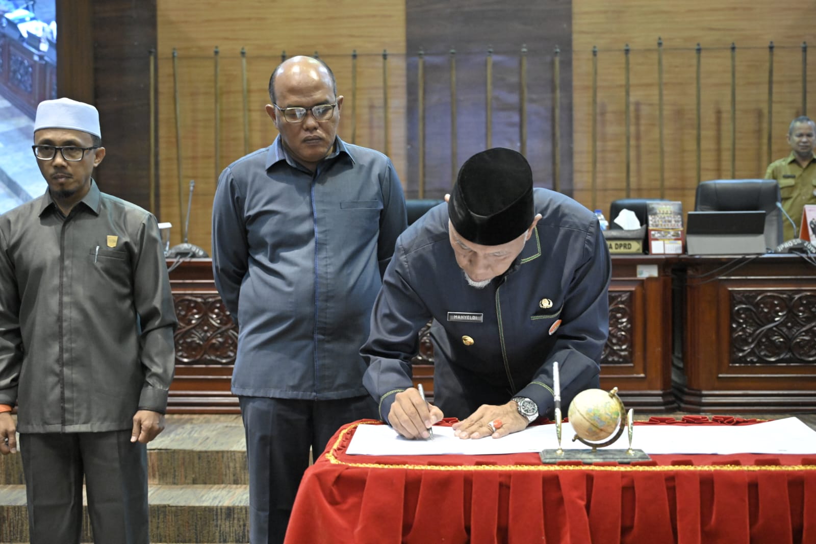 DPRD Sumbar Paripurna KUA-PPAS 2024, Gubernur Mahyeldi Komit Genjot Pendapatan Daerah