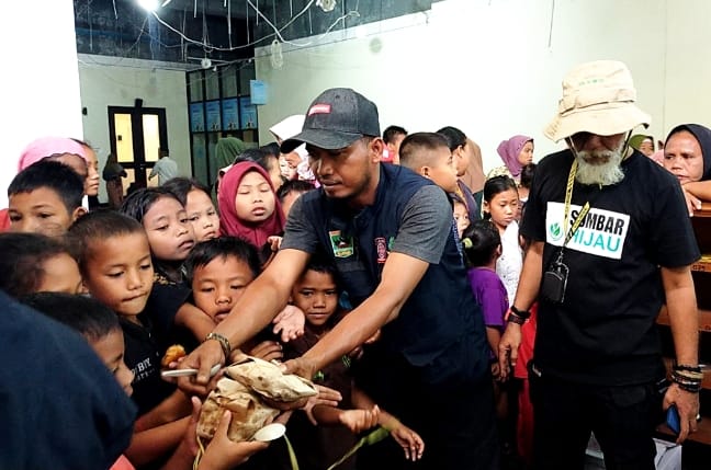 Gubernur Mahyeldi Instruksikan Dinas Sosial Sumbar Buka Dapur Umum untuk Massa dari Air Bangis di Padang