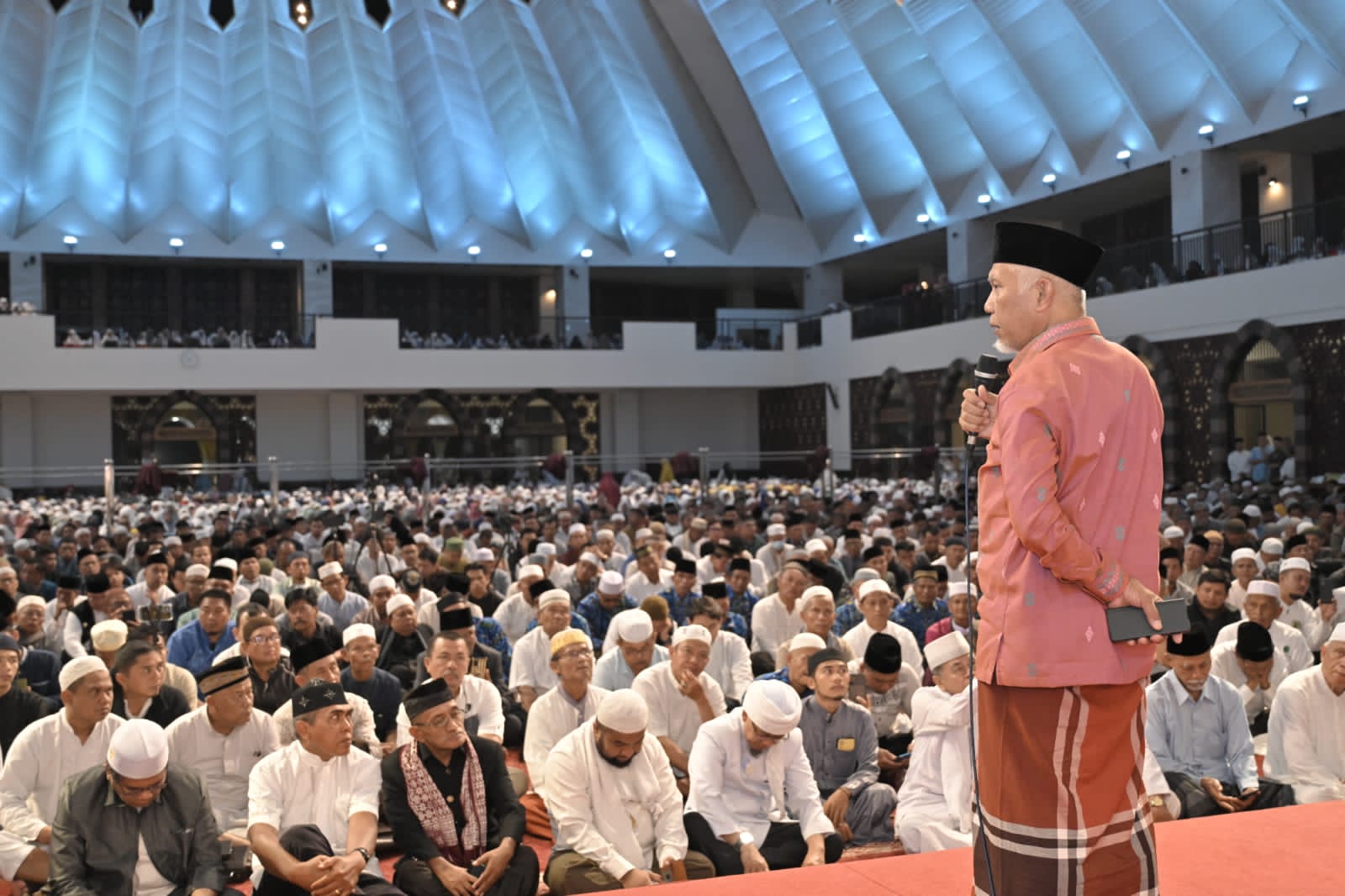 Pemprov Sumbar dan KH Abdullah Gymnastiar Subuh Mubarokah, Mahyeldi Ansharullah Mengajak Generasi Muda Menjadi Pribadi Berakhlakul Karimah