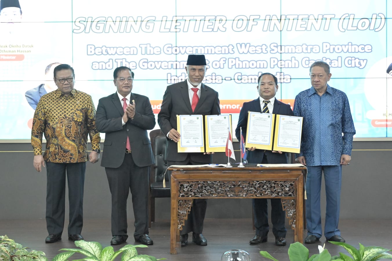 Pemprov Sumbar dan Provinsi Phnom Penh Tandatangan Letter Of Intent di Padang