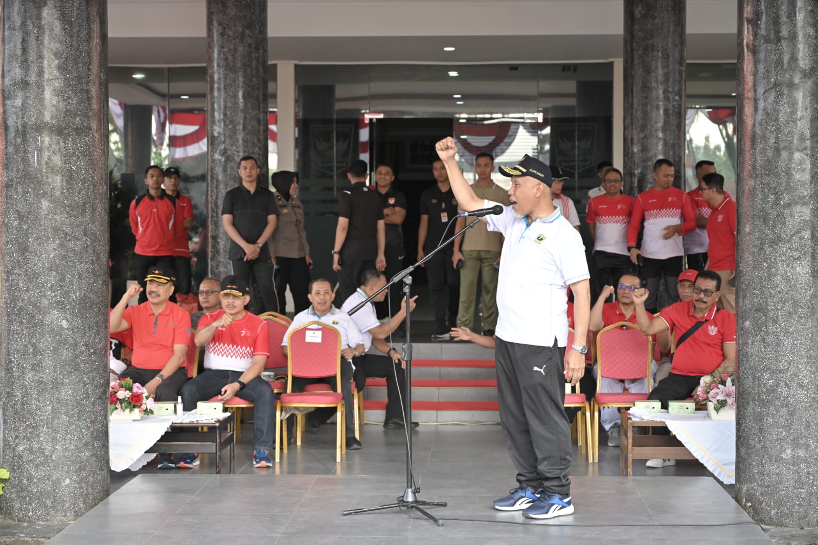 Ratusan ASN Pemprov Sumbar Jalan Sehat Memperingati HUT RI ke-78.
