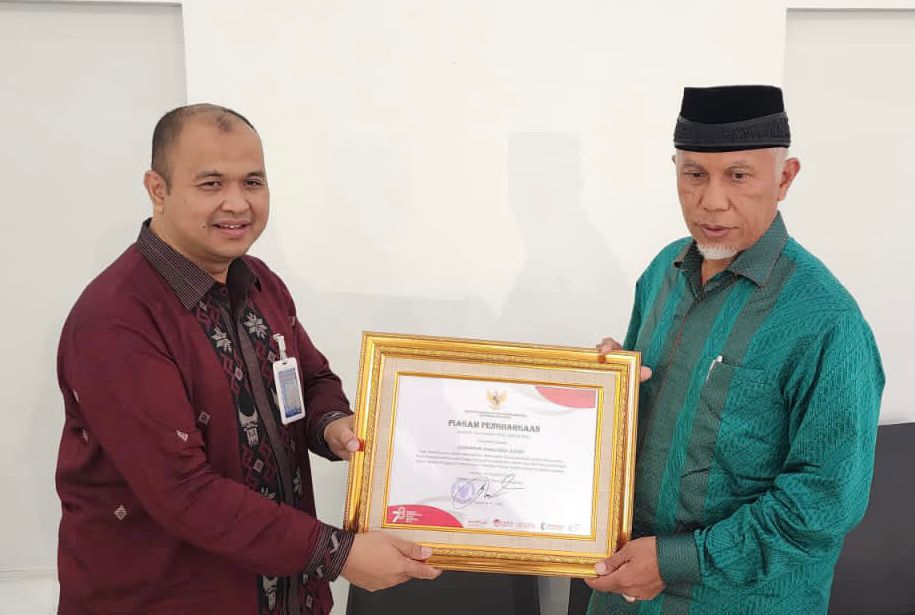 Mahyeldi Gubernur Sumbar Terima Penghargaan dari Kemenkum HAM