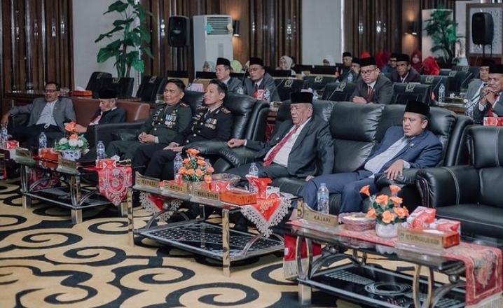 Bupati Pesisir Selatan dan Forkopimda Mendengarkan Pidato Presiden RI Joko Widodo