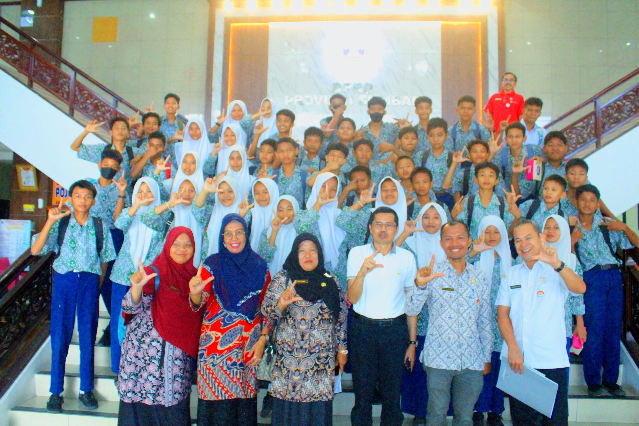 DPRD Sumbar Terima Kunjungan Siswa SMPN 43 Padang