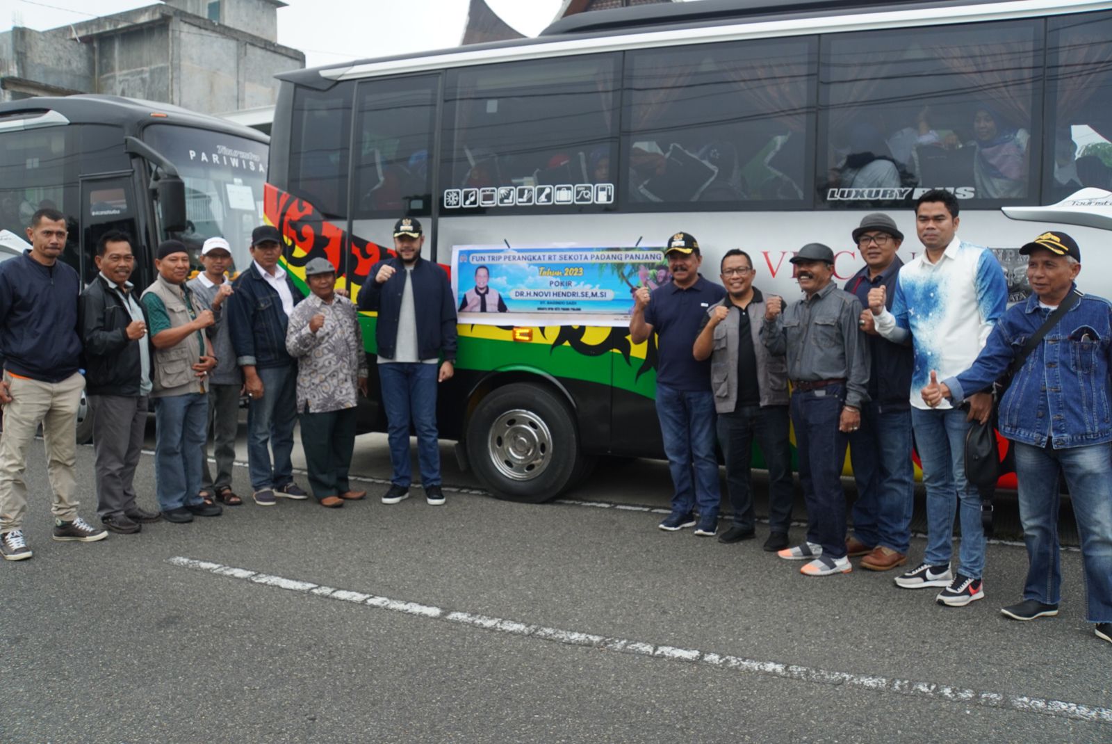 Fadly Amran Lepas Fun Trip RT se-Kecamatan Padang Panjang Timur