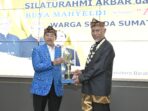 Gubernur Mahyeldi Ansharullah Dianugerahi Gelar Kehormatan Abah Rakean oleh Paguyuban Warga Sunda.