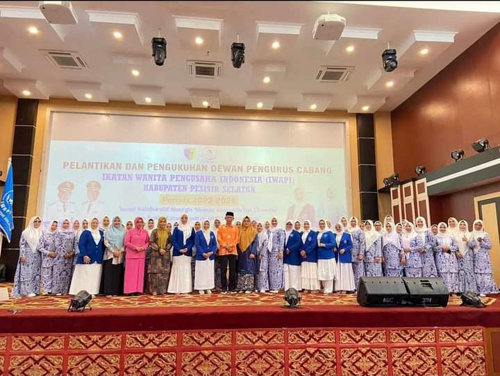Mawardi Roska hadiri Pengukuhan DPC IWAPI Pesisir Selatan tahun 2023