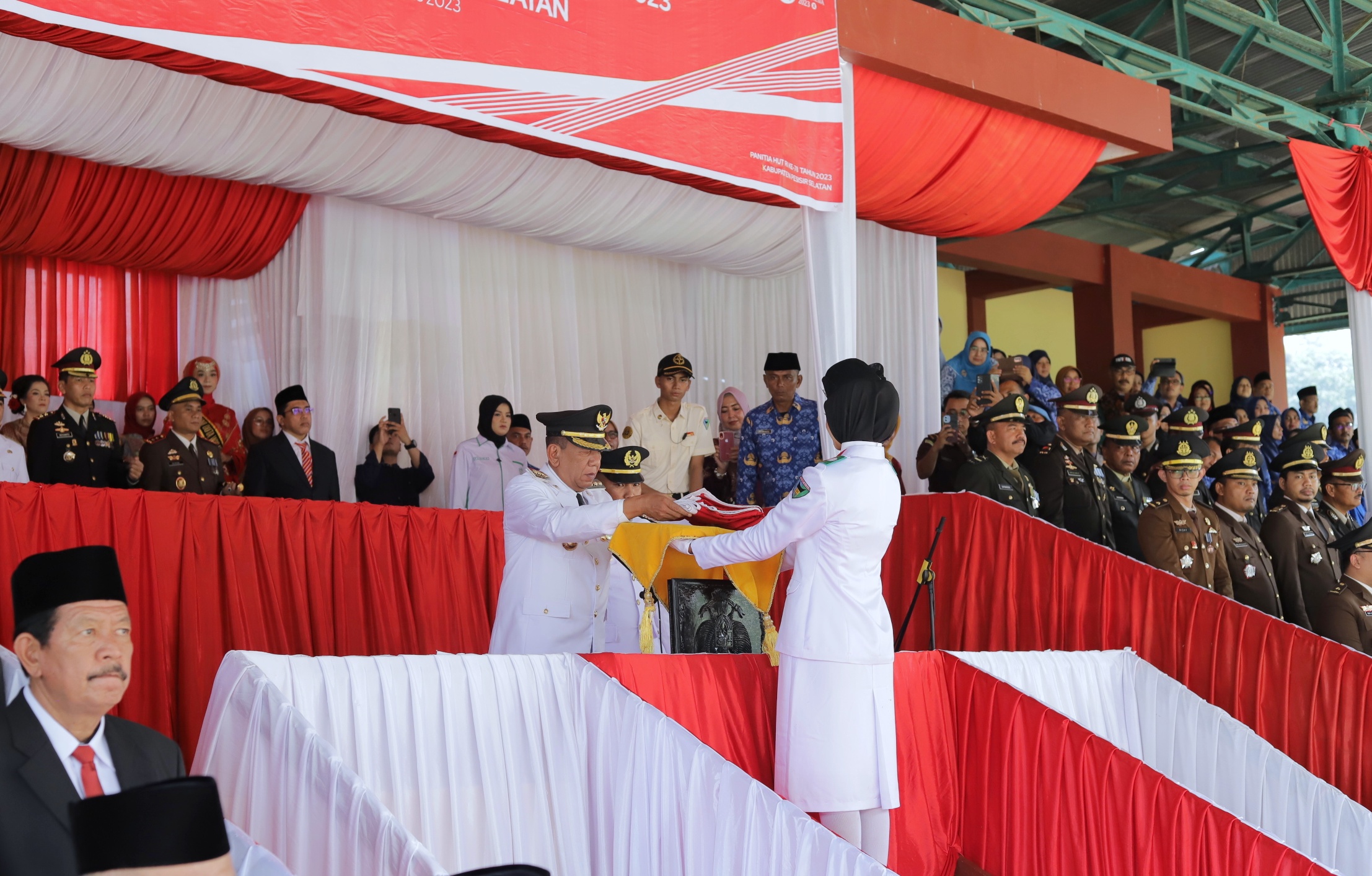 Rusma Yul Anwar Pimpin Upacara Peringatan HUT RI Ke-78 tahun 2023 di Pesisir Selatan
