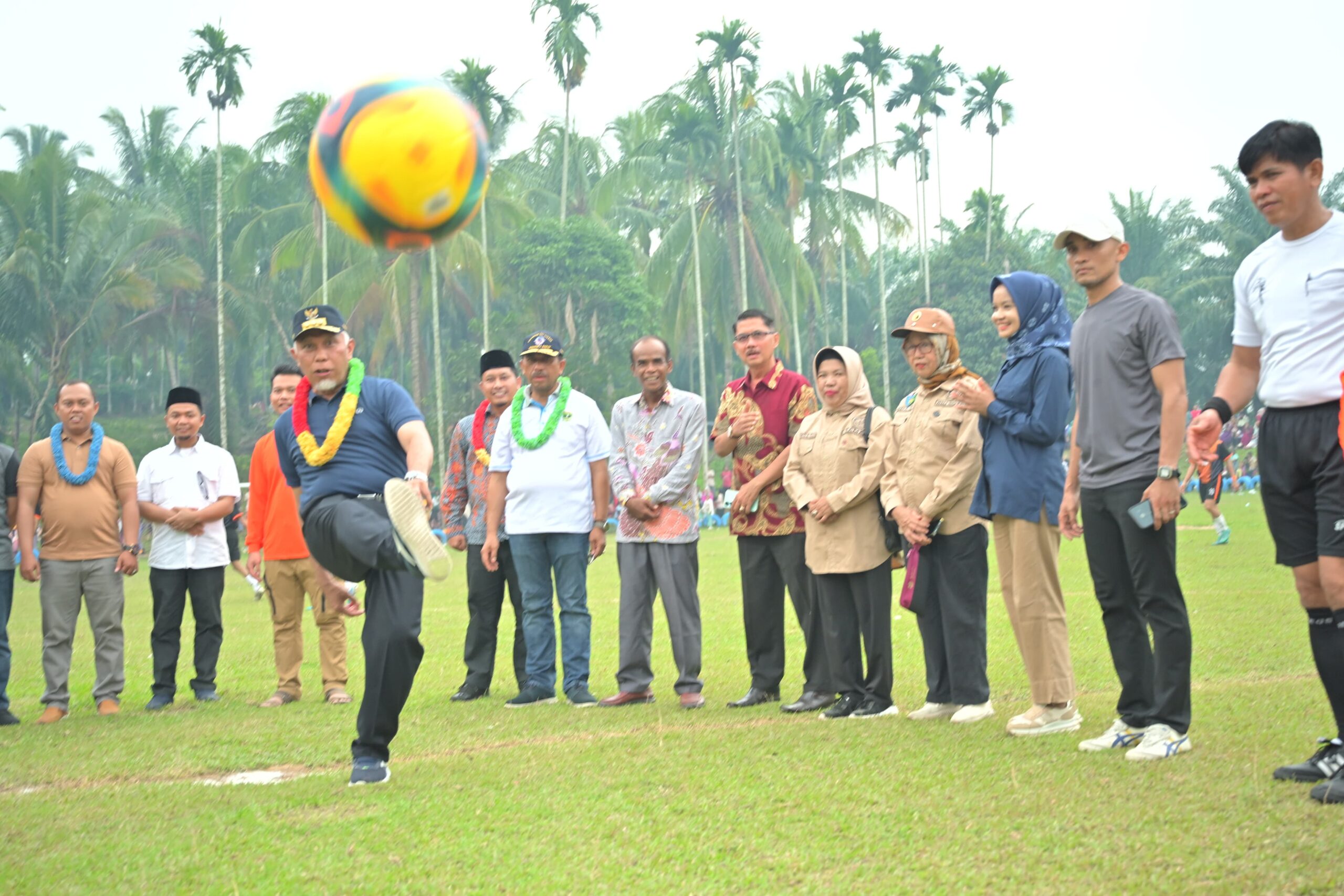 Gubernur Mahyeldi Ansharullah Gelar Turnamen Sepak Bola Piala Gubernur untuk Pelajar SMK dan SMA di Sumbar Tahun 2024