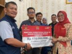 Kemensos RI Salurkan Bantuan Bahan Bangunan Rumah Terdampak Bencana Longsor dan Banjir di Pesisir Selatan