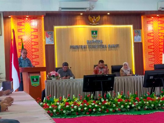 Dinas Kominfotik Sumbar Menjaring Isu-Isu Strategis dan Merumuskan Bentuk Pengelolaan Komunikasi Publik Pemerintah Daerah.