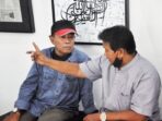 Sang Maestro Pelukis Kaligrafi Islam Indonesia Syaiful Anan (kanan)