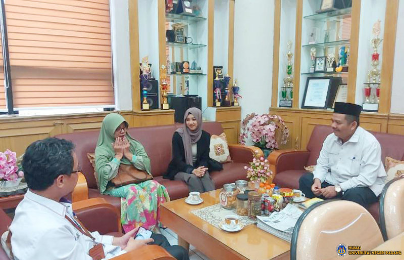 Alya Sarah Lawindo Mahasiswi American University Mendalami Seni Budaya di FBS UNP