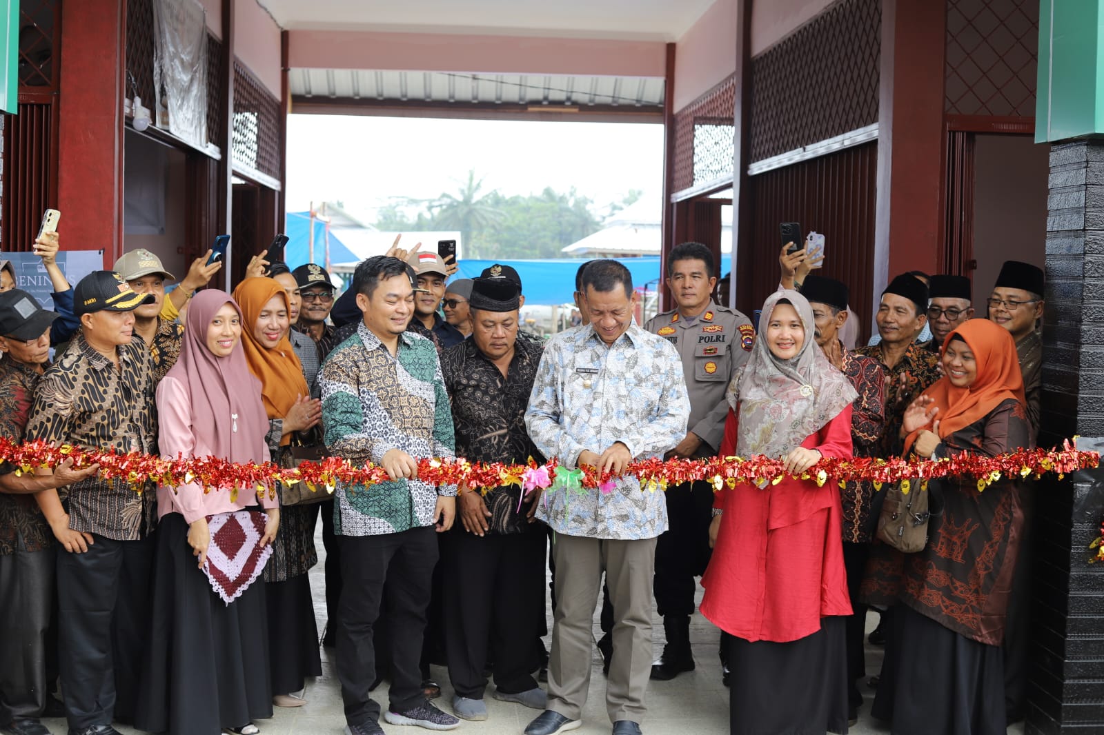 Bupati Pesisir Selatan Rusma Yul Anwar Resmikan Pasar Lunang, Anggaran Pembangunan sebesar 2.6 Miliar Rupiah