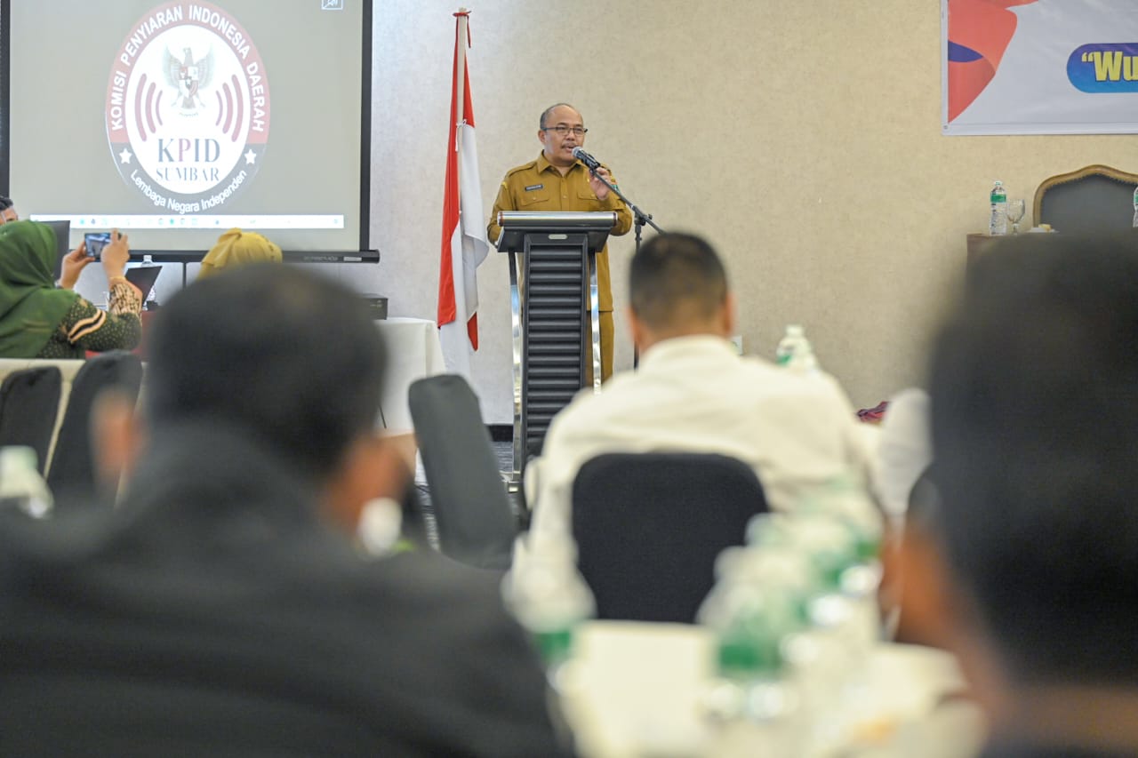 Pembicara Utama Sosialisasi KPID Sumbar, Hansastri Berharap Lembaga Penyiaran Meningkatkan Kualitas Pemilu
