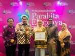 Pemprov Sumbar Terima Anugerah Parahita Ekapraya Kategori Nindya
