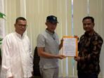 Sekda Pesisir Selatan Mawardi Roska dan Ketua Bawaslu Tandatangani Berita Acara Penetapan Dana Hibah Pilkada 2024