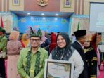 Widdiyanti, Pendiri dan Pemilik Sanggar Canting Buana Kreatif Batik Menerima Penghargaan dan PIN Emas dari Pemko Padang Panjang