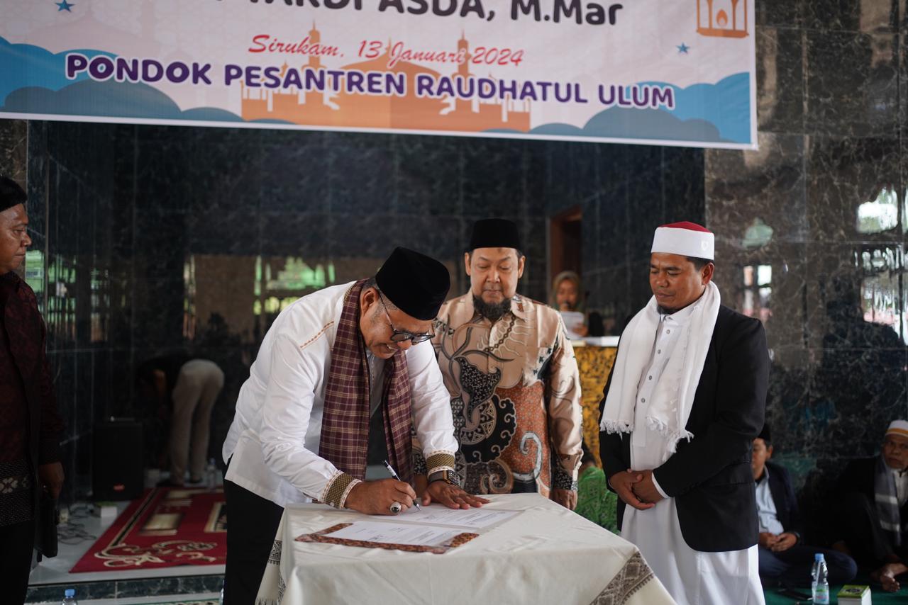 Bupati Epyardi Asda Resmikan Masjid An-Nur Pondok Pesantren Raudhatul Ulum
