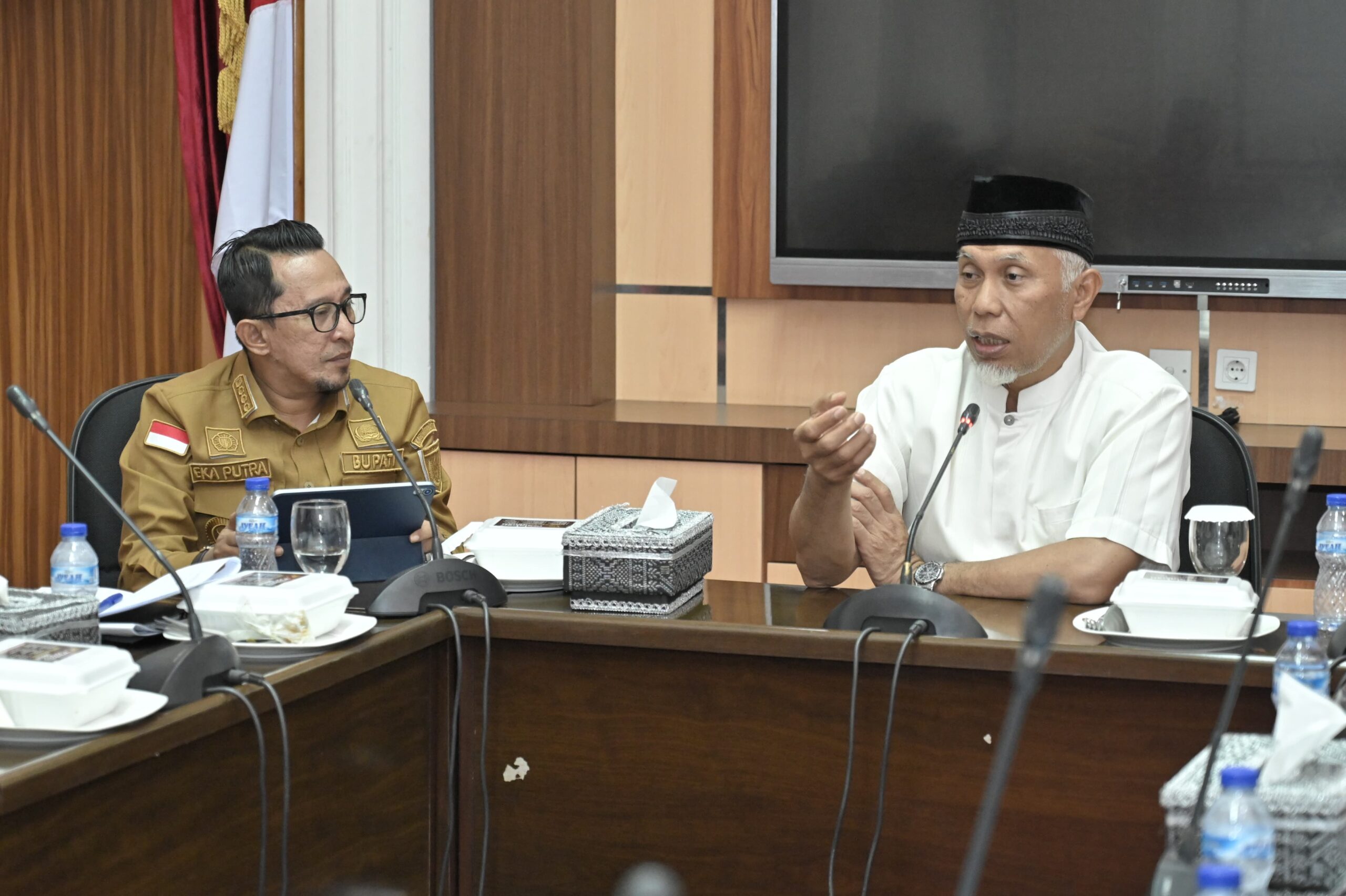 Gubernur Mahyeldi Ansharullah Salurkan APBD 10 Miliar untuk Jalan Ombilin-Batusangkar
