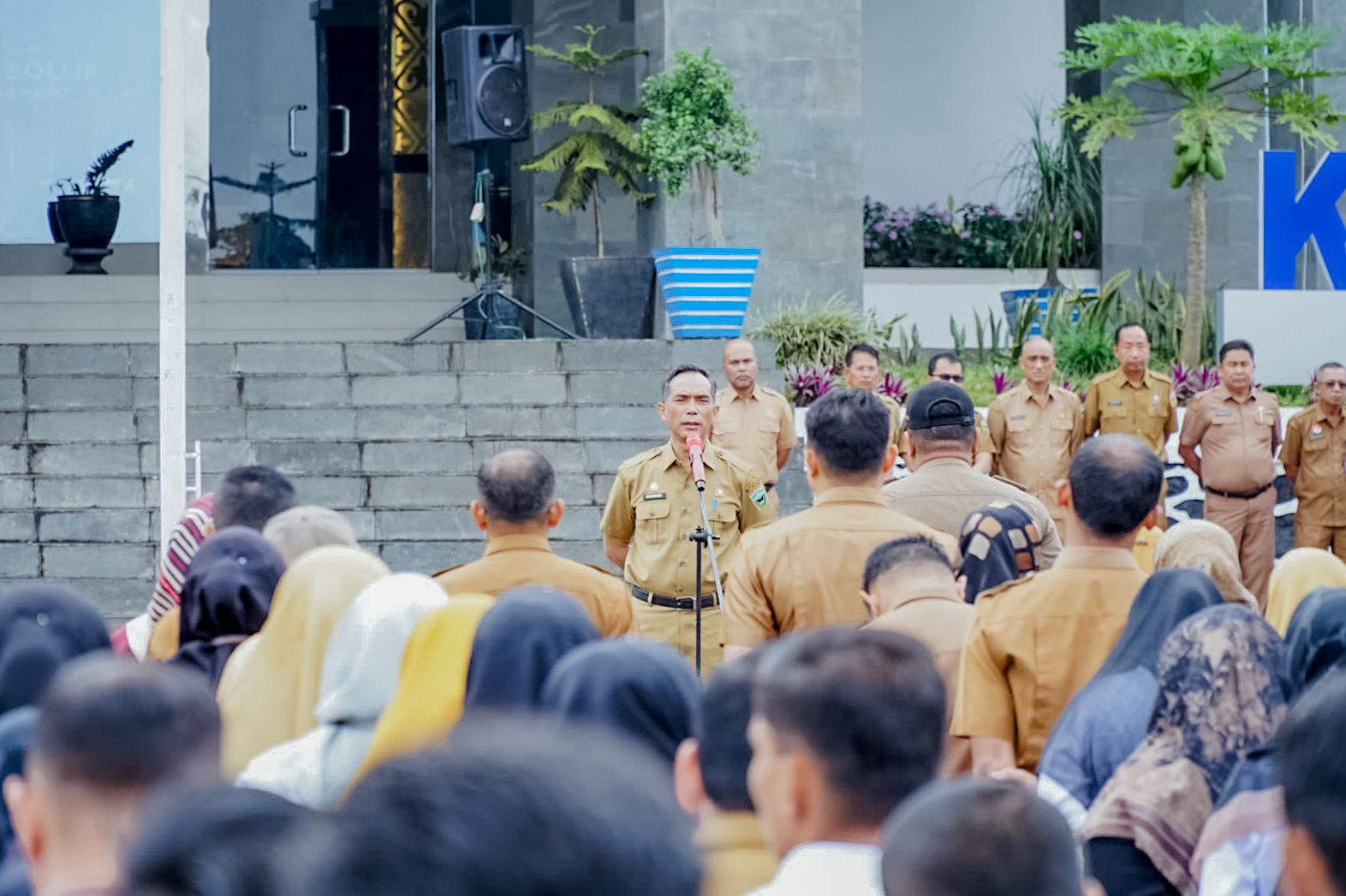 Sekda Kabupaten Solok Pimpin Apel Gabungan Awal Tahun 2024