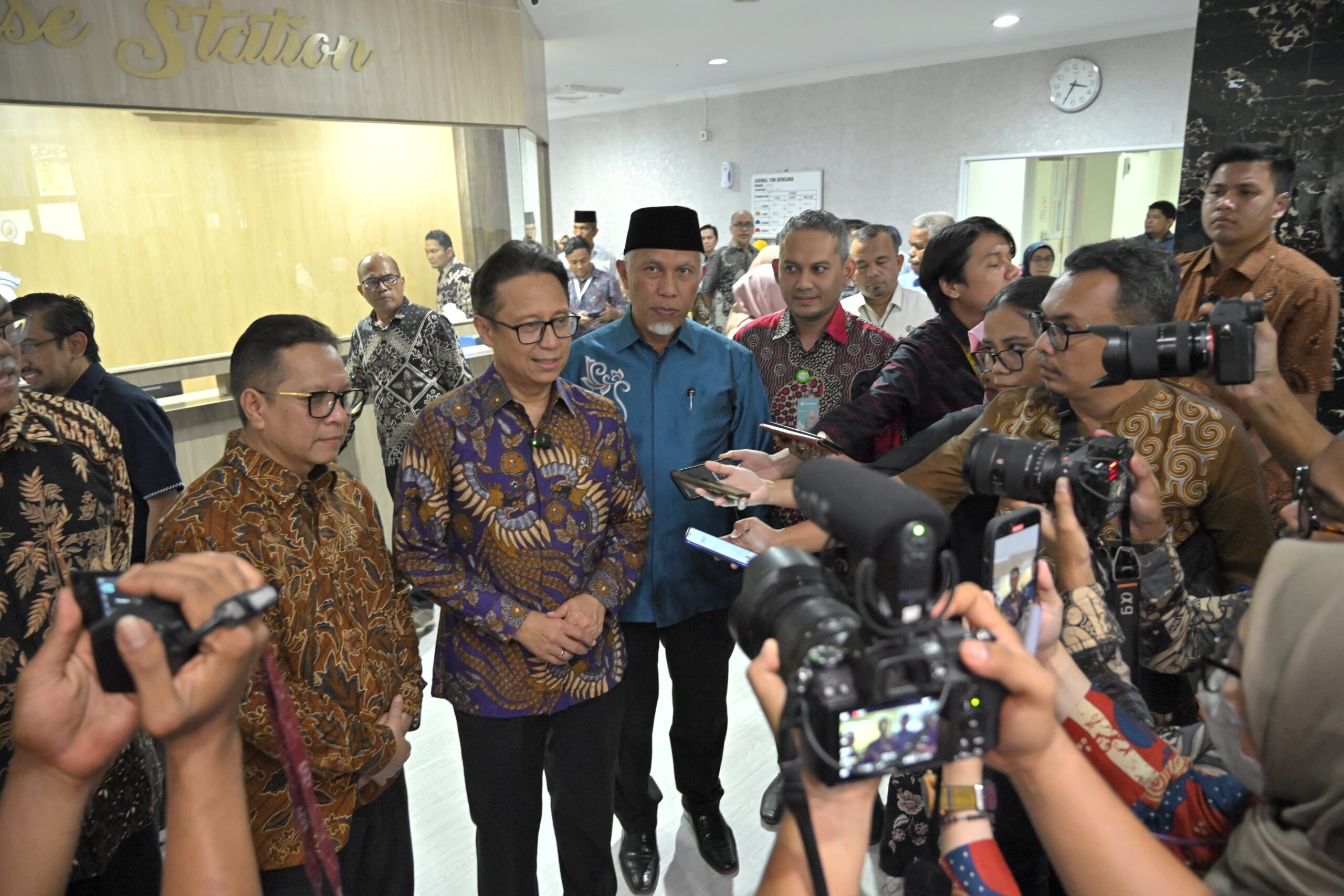 Menkes RI Berkunjung ke Padang, Gubernur Mahyeldi Apresiasi Kolaborasi Semua Pihak Mewujudkan Transformasi Kesehatan di Sumbar