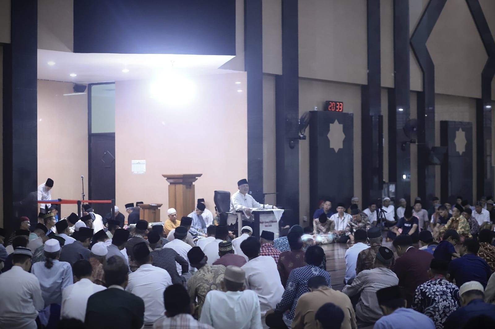 Wali Kota Solok Memberikan Tausiah di Masjid Agung Al-Muhsinin