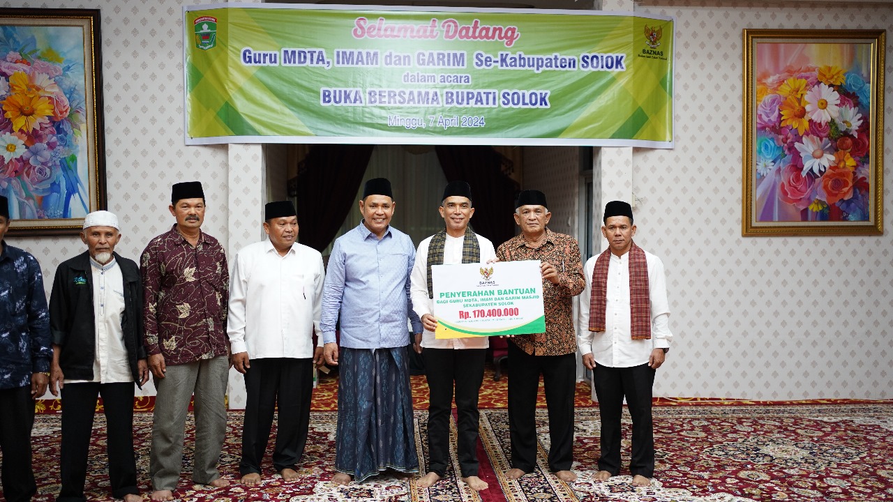 Bupati Solok Epyardi Asda dan Ketua TP-PKK Ny. Hj. Emiko Epyardi Asda Buka Puasa Bersama Guru MDTA, Imam dan Garin se - Kabupaten Solok