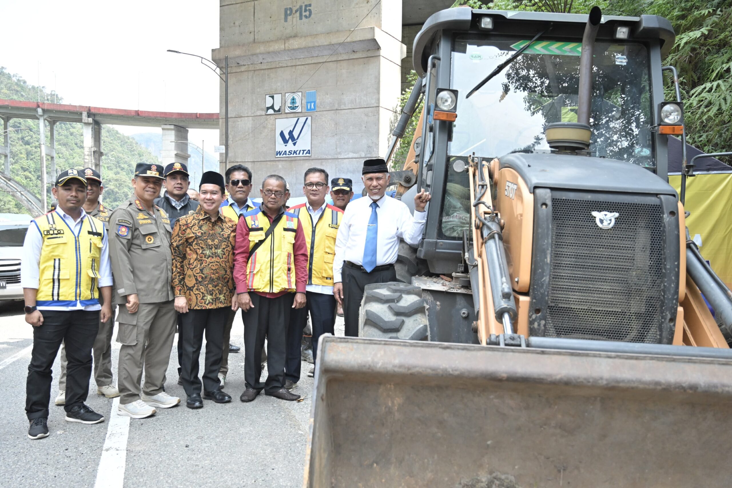 Gubernur Mahyeldi Ansharullah Pantau Posko Terpadu Lebaran Idul Fitri 1445 H di Lima Puluh Kota, Alat Berat Standby di Beberapa Titik