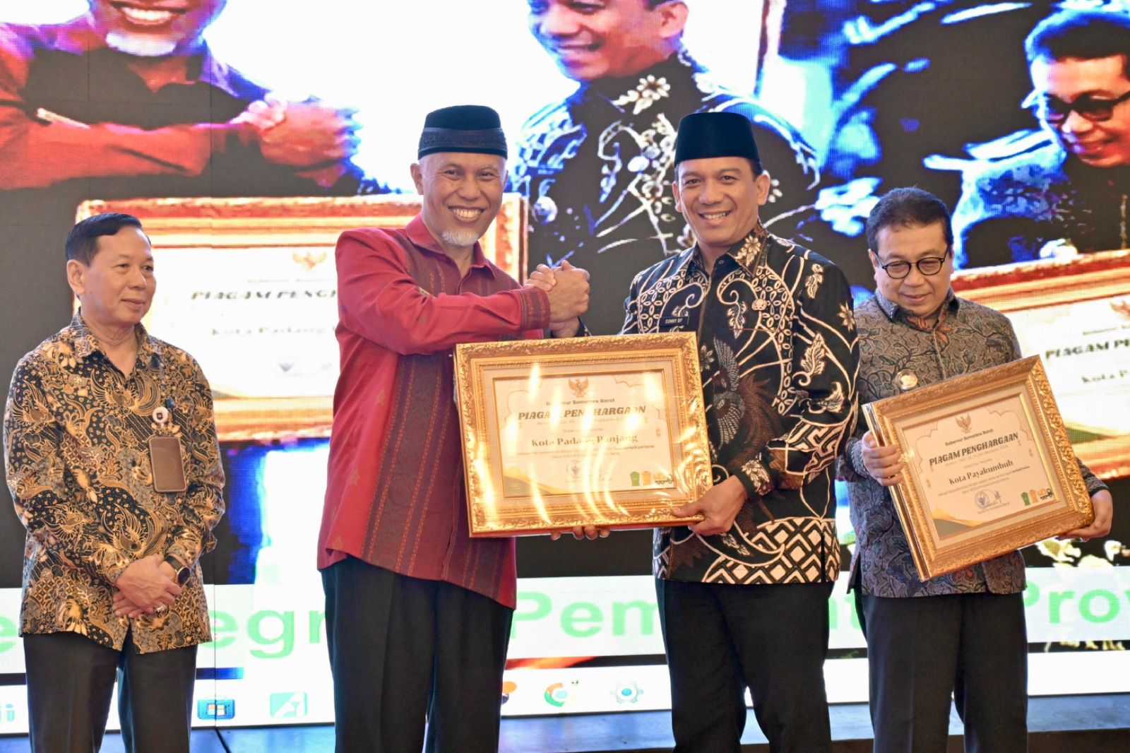 Padang Panjang Raih Penghargaan Akses Sanitasi Layak Nomor Satu di Sumbar