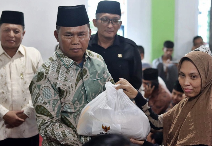 Pemerintah Kota Padang dan Baznas Salurkan Bantuan Sembako di Kecamatan Padang Selatan